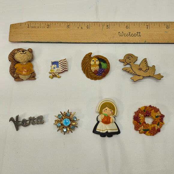 Hallmark Jewelry - Vintage lot of 8 various pins/ Brooches